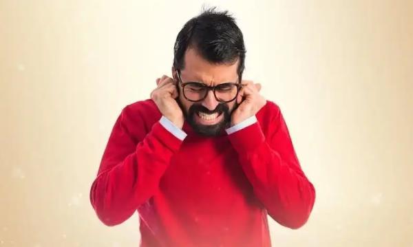 چرا خودمان را می زنیم تا درد را تسکین دهیم؟ مکانیسم مغز در خاموش کردن درد با درد دیگر چرا خودمان را می زنیم تا درد را تسکین دهیم؟ مکانیسم مغز در خاموش کردن درد با درد دیگر